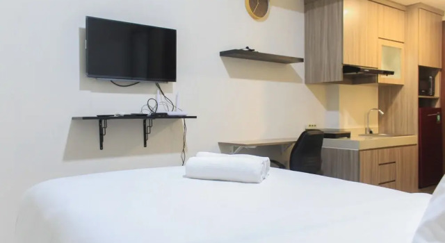 Simply Studio for 1 Pax at Parkland Avenue Apartment, Book Apartment Hotels in South Tangerang with a Pool, Swimming Pool