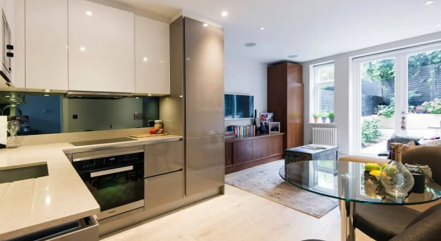 The Bohemian Rhapsody- Garden Apartment in Hampstead - by Out of Office Lifestyle, Varaa Huoneisto Asunnot kohteessa Merseyside, Huoneisto