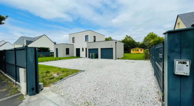 Коттедж Contemporary house with garden in Saint-Cyr-sur-Loire