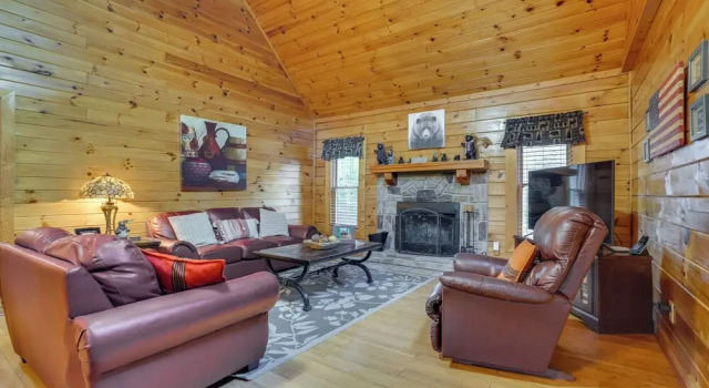 The Dreamer's Nest Sevierville Cabin w/ Hot Tub!