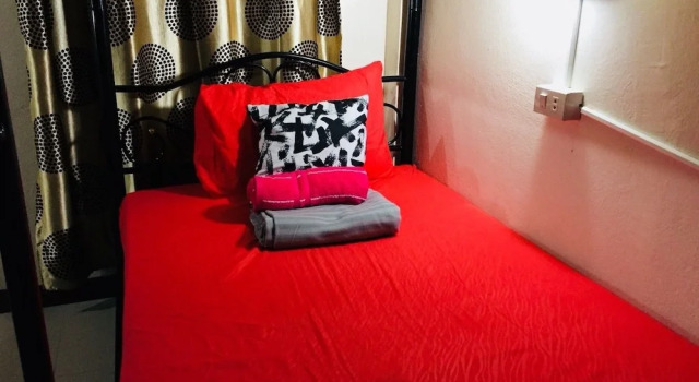 Кровать в общем номере (женский номер) с балконом Interpartie Hotel - Adults Only - Hostel
