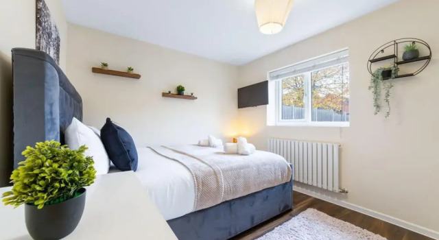 Stunning Double Bed Room In Isleworth TW7, Varaa Huoneisto Asunnot kohteessa Merseyside, Huoneisto