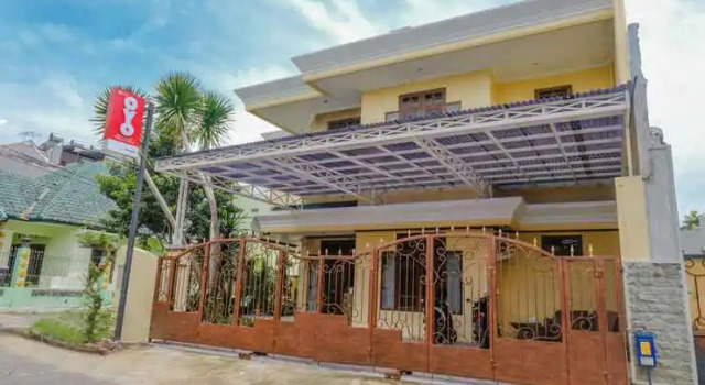 OYO 2733 Omah Cimbar Family Residence