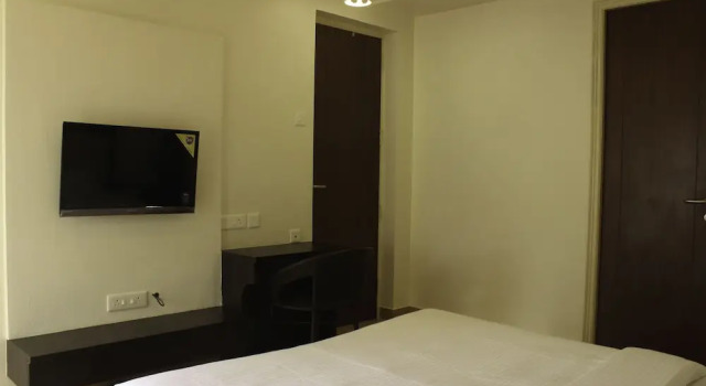 OYO 9714 Home Pool View 1 BHK Siolim, Book Hotel Hotels in Goa with a Pool, Swimming Pool