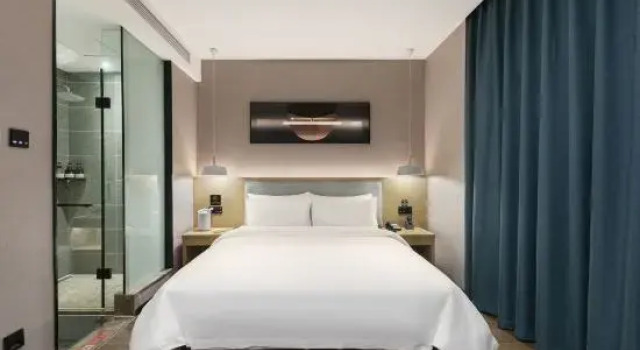 Люкс Deluxe Century Star Hotel (Huazhou Academy Dengzhou Station)