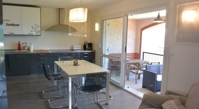 Apartment GINA - Sea view - Favone Apartment 2, Varaa Huoneisto  