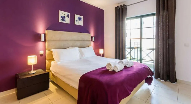 Central Albufeira 2-B Apt, Sleeps 6, Pool, Parking
