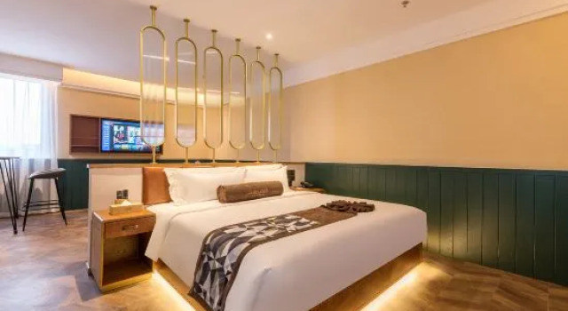 Люкс Deluxe James Joyce Coffetel Hotel (Beijing Fengtai Huaxiang Xinfadi Subway Station)