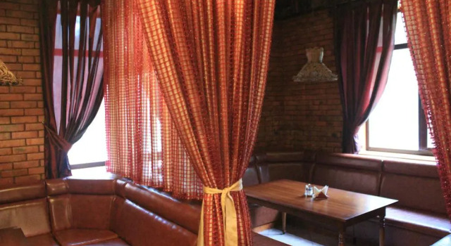 Red House (Red Khaus), Reserva ahora Hotel  