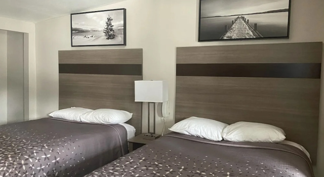 Четырёхместный номер Standard Apex Inn