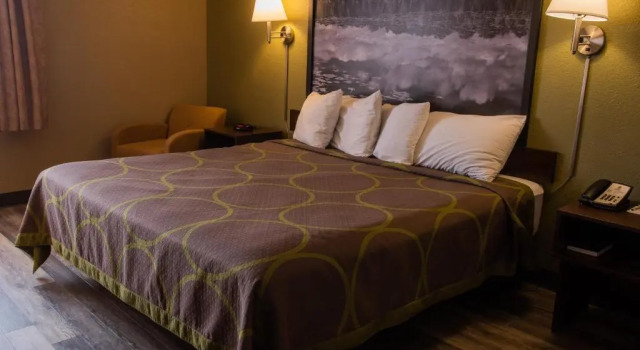 Номер Standard Super 8 by Wyndham Mississauga