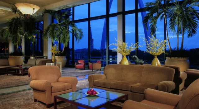 Millennium Hotel St. Louis, Забронировать Отель Отели Сент-Луис с бассейном, рядом с Католическая церковь Св. Марии Торжествующей, Бассейн