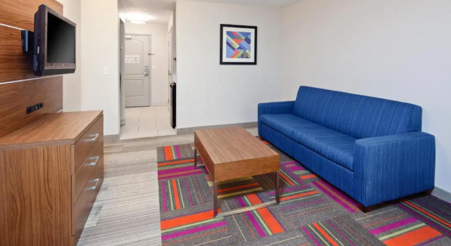 Люкс Holiday Inn Express & Suites Clovis Fresno Area by IHG