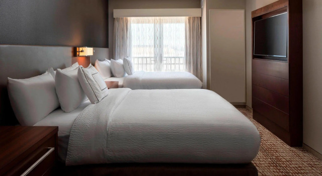 Четырёхместный люкс c 1 комнатой Residence Inn by Marriott Redwood City San Carlos