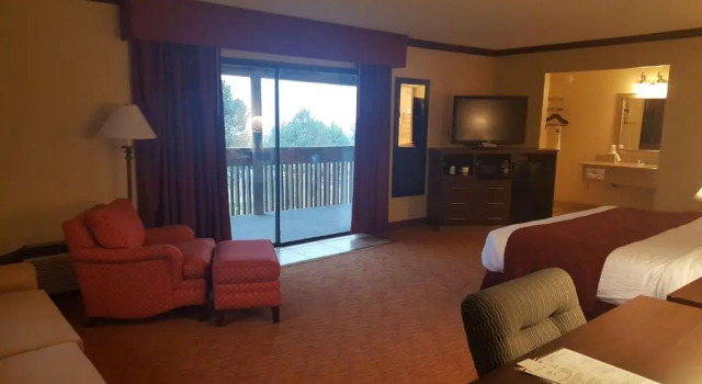 Двухместный полулюкс с видом на бассейн Best Western Pine Springs Inn