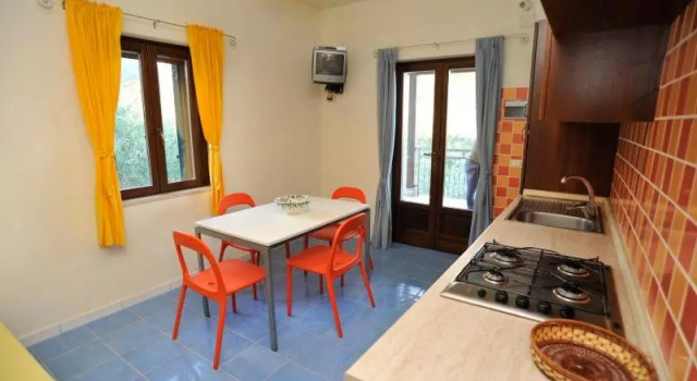 Коттедж c 1 комнатой с красивым видом из окна Residence Montelci