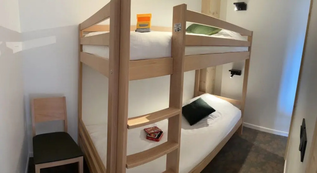 Четырёхместный номер Comfort с балконом и с видом на горы Village de vacances Fleurs et Neige