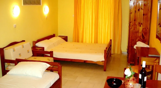 Finikas Apartments Polichrono