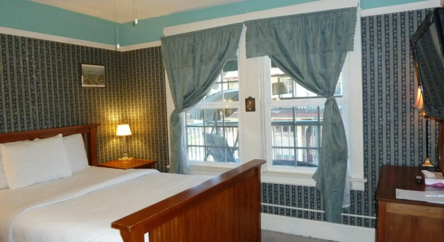 Americas Best Value Inn Royal Carriage, Book Hotel Hoteller i Jamestown med parkering, Parkering