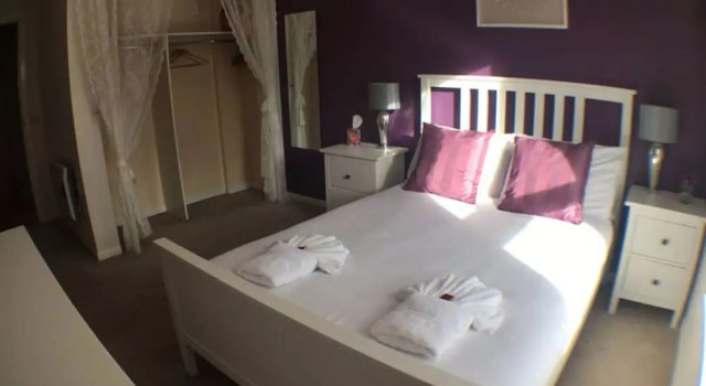 3 Bedroom Flat Near City Centre With Parking, Забронировать Отель Отели Эдинбурга с парковкой, рядом с Dean Village, Парковка