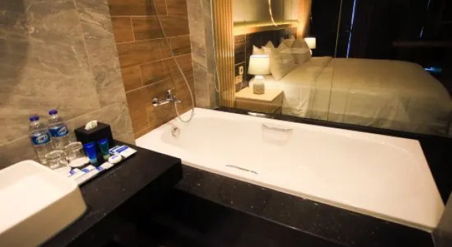 Deluxe suite Bigland Hotel & Convention Sentul