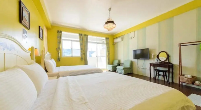 Четырёхместный номер Comfort с балконом Maji Homestay