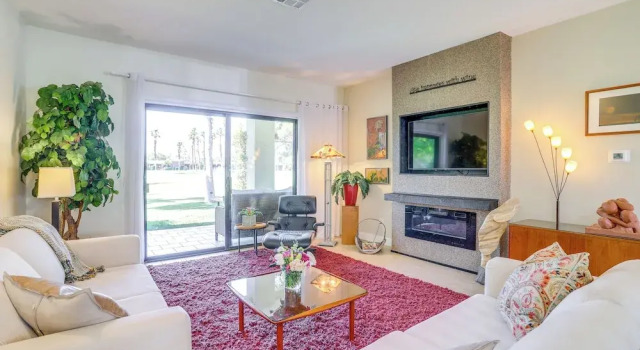 Resort Pools + Golf: Palm Springs Condo!