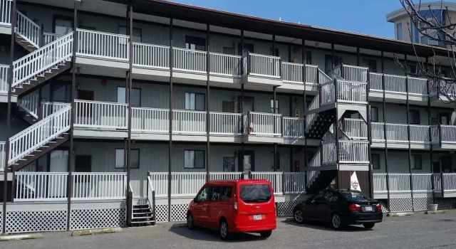 Seabay Vista II 303 2 Br condo by RedAwning
