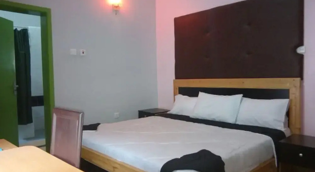 Camera Standard E-Class Resorts