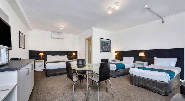 Четырёхместный номер Standard Comfort Inn & Suites Manhattan