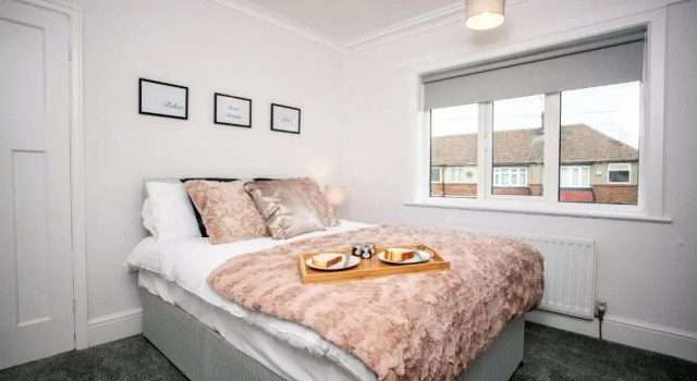Keithlands House 4 Bedrooms Workstays UK Video Tour Available