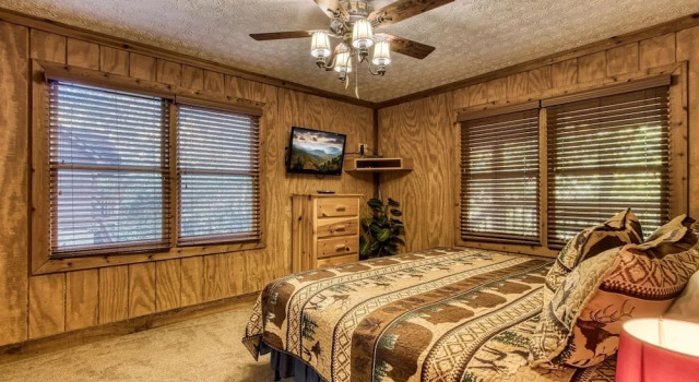 Er38r Grandpa's Getaway - Great Location- Close To Town 2 Bedroom Cabin by RedAwning, Забронировать Дом для отпуска Виллы Пиджен-Фордж, рядом с Торговый центр Pigeon Forge Factory, Вилла