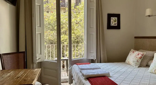 Двухместный номер Standard с балконом и с видом на город Casa Consell Gran Via, Guest House