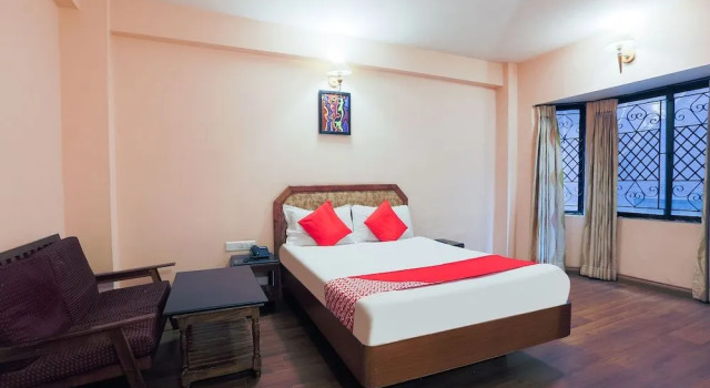 OYO 48910 Hotel Blue Bird