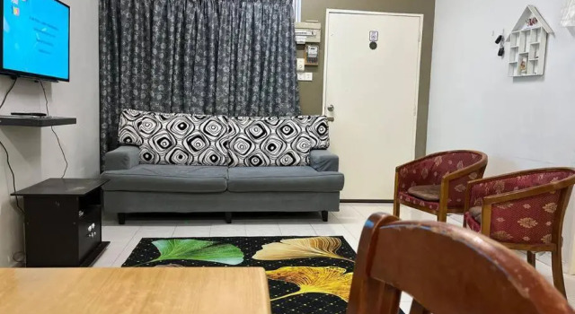 Коттедж Lovely 3-bedroom with free parking Seremban 2