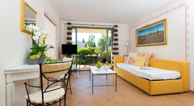 Студия с балконом Madame Vacances Résidence Provence Country Club