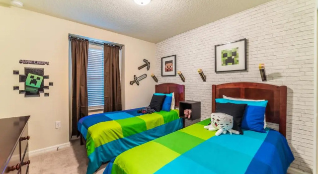 Beautiful townhome with splash pool and game room, Buchen Sie Ferienhaus Hotels in Four Corners mit Pool, Schwimmbad
