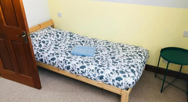 Коттедж Cosy house, 3 bedrooms, private parking, wifi, patio