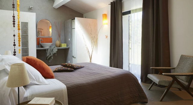 Au coin des figuiers, Rezerwuj Hotel Hotele w Owernia z parkingiem, Parking