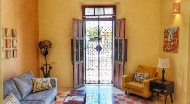 Casa Dos Lirios Boutique B&B, Rezerwuj Bed and Breakfast Hotele w Yucatán z parkingiem, Parking