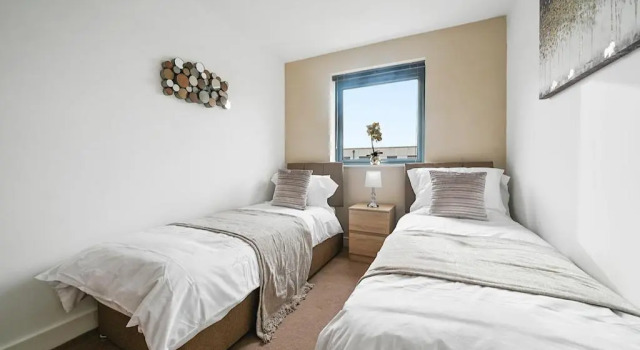 Stevenage's No1 Town Centre Apartment, Upto 5 People, With Free Car Park - Book Today, Забронировать Апартаменты/квартира Апартаменты Стивенидж, рядом с Stevenage Magistrates Court, Апартаменты/квартира