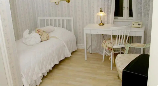Bålsta Gästgivaregård AB, Varaa Hotelli Balsta 