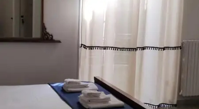 Room-come and Visit Naples !! We Look fo, Забронировать Отель «постель и завтрак» Отели Неаполя с парковкой, рядом с Кафедральный собор Неаполя, Парковка