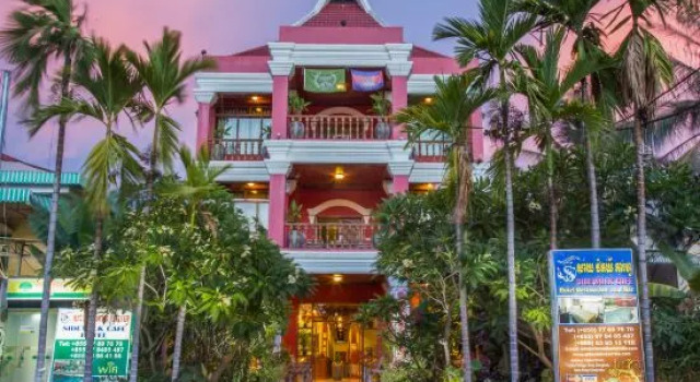 Side Walk Hotel