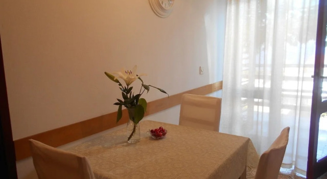Villa Volga / Apartment Three Bedrooms, Buchen Sie Ferienwohnung Hotels in Gespanschaft Split-Dalmatien mit Pool, Schwimmbad