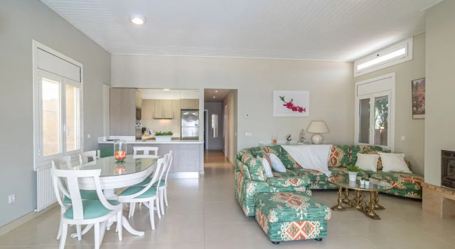 4 bedroom villa with pool in the channel of Empuriabrava, Забронировать Вилла Отели Эмпуриабравы 3 звезды, 3*
