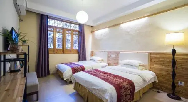 Hongcun Tongxin Inn, Book Hotel Hoteller i Jilian med parkering, Parkering