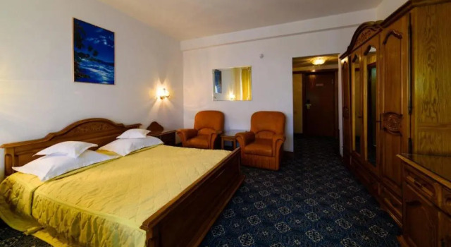 Hotel Decebal, Rezerwuj Hotel Bacau Carpathians - Romania