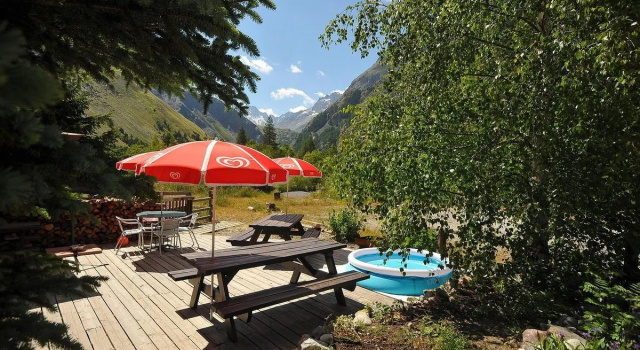 REFUGE- GITE Le Pas de lAne, Забронировать Гостевой дом Отели Oisans с парковкой, Парковка