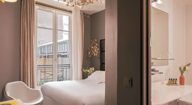 Номер Standard с балконом Legend Hôtel Paris